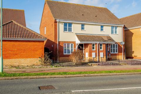 18 Bentley Drive, Lowestoft, NR32 4WA