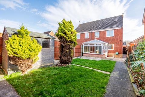 18 Bentley Drive, Lowestoft, NR32 4WA