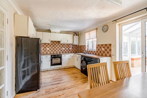 18 Bentley Drive, Lowestoft, NR32 4WA