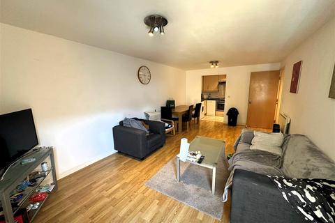 1 bedroom apartment for sale, Azalea House, Feltham