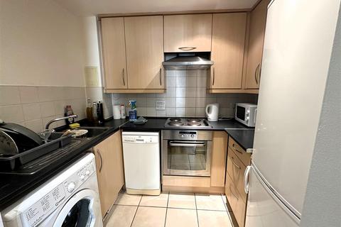 1 bedroom apartment for sale, Azalea House, Feltham