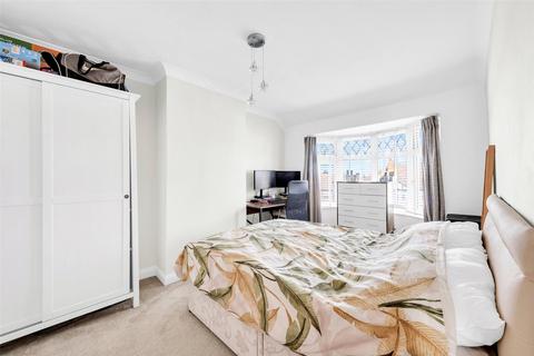 68 Holmsdale Grove, Bexleyheath, DA7 6NY