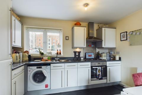 2 bedroom flat for sale, Sinclair Drive, Basingstoke, RG21