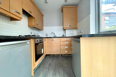 2 bedroom flat to rent, Bradshaw Close, Birmingham B15