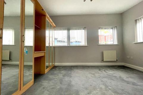 2 bedroom flat to rent, Bradshaw Close, Birmingham B15