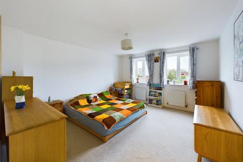33 Cardinal Drive, Tuffley, Gloucester, GL4 0UW
