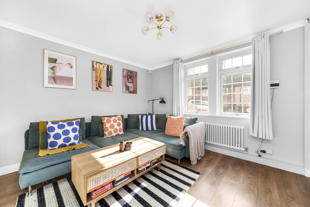 Dursley Road, London, SE3 2 bed terraced house for sale £450,000