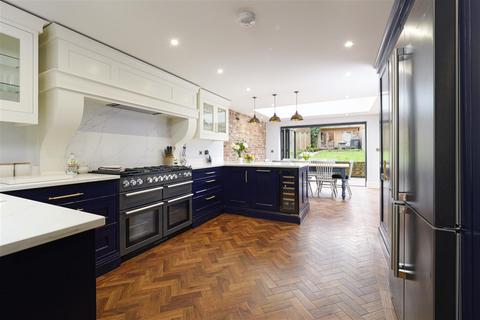 6 Roper Road, Canterbury, CT2 7EH