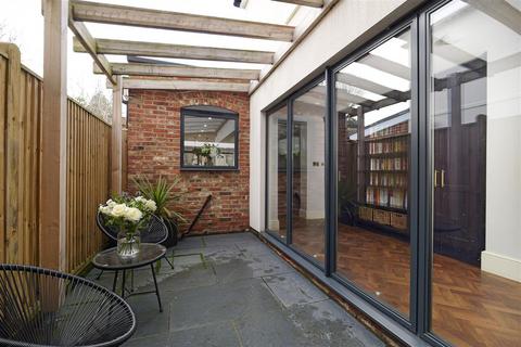 6 Roper Road, Canterbury, CT2 7EH