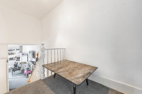 3 bedroom maisonette for sale - Blegborough Road, London, SW16
