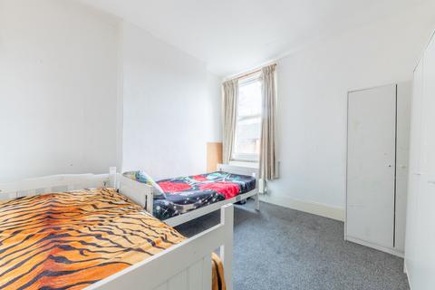 3 bedroom maisonette for sale, Blegborough Road, London, SW16