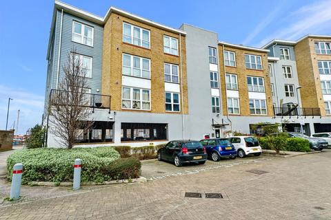 2 bedroom apartment for sale, Fisgard Court, Admirals Way, Gravesend, Kent, DA12