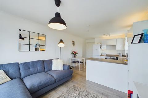2 bedroom apartment for sale, Fisgard Court, Admirals Way, Gravesend, Kent, DA12