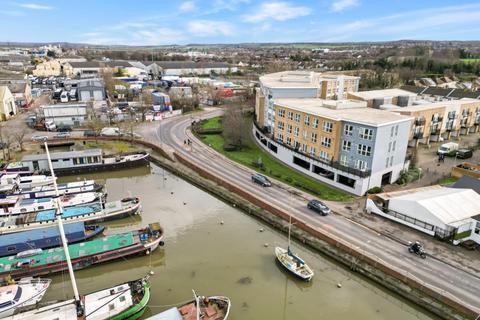 2 bedroom apartment for sale, Fisgard Court, Admirals Way, Gravesend, Kent, DA12