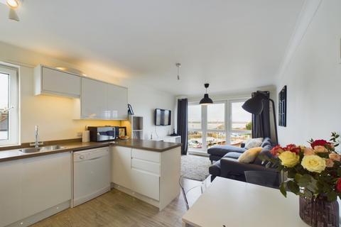 2 bedroom apartment for sale, Fisgard Court, Admirals Way, Gravesend, Kent, DA12