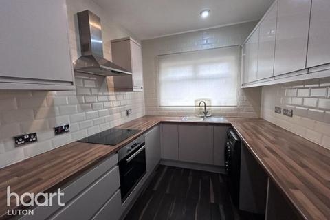 4 bedroom detached house to rent, Strathmore Avenue, Luton