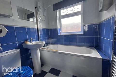 4 bedroom detached house to rent, Strathmore Avenue, Luton