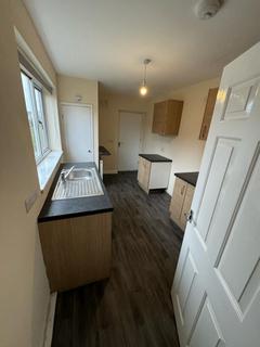 4 bedroom detached house to rent - Hawkshead Crescent Seacroft Leeds LS14 6DD