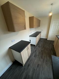 4 bedroom detached house to rent - Hawkshead Crescent Seacroft Leeds LS14 6DD