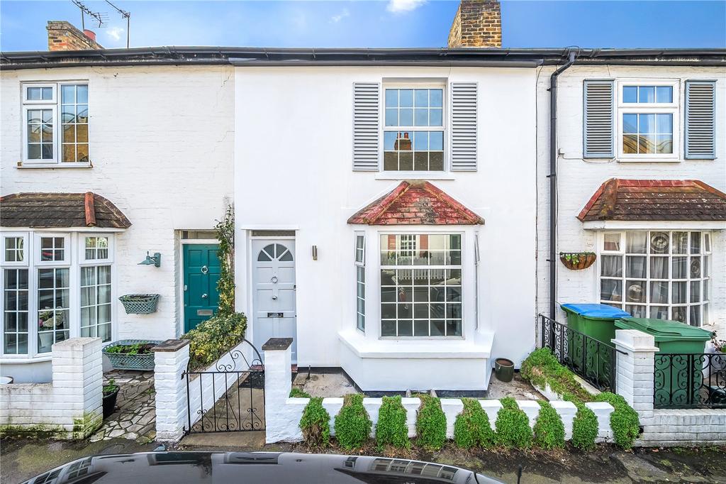 Park Road, Esher, KT10 2 bed terraced house for sale £625,000