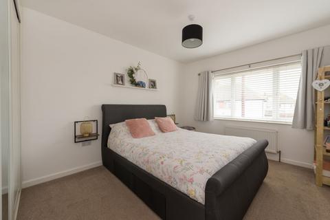 25 Bathurst Close, Newington, Ramsgate, CT12 6LU