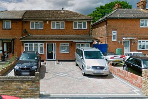 3 bedroom flat to rent, Ilford IG6