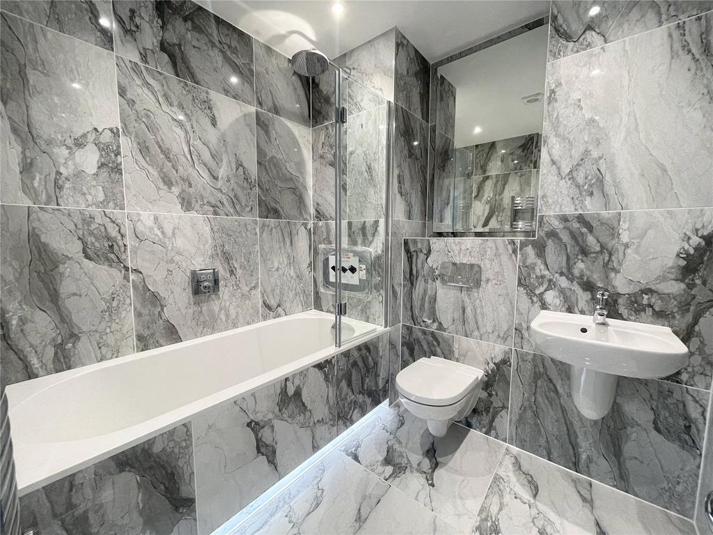 Plot 5 Bathroom