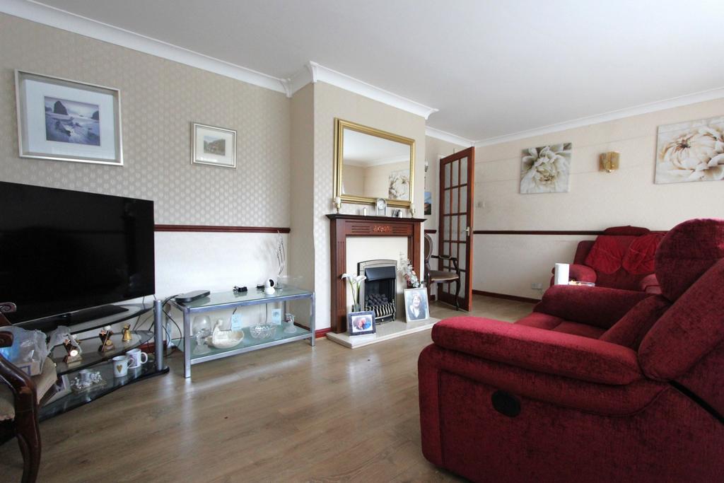 Kennedy Drive, Walmer, CT14 3 bed semidetached house for sale £325,000