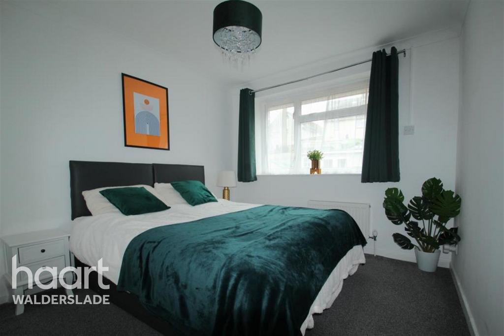 Sundridge Drive, Chatham, ME5 5 bed semidetached house to rent £