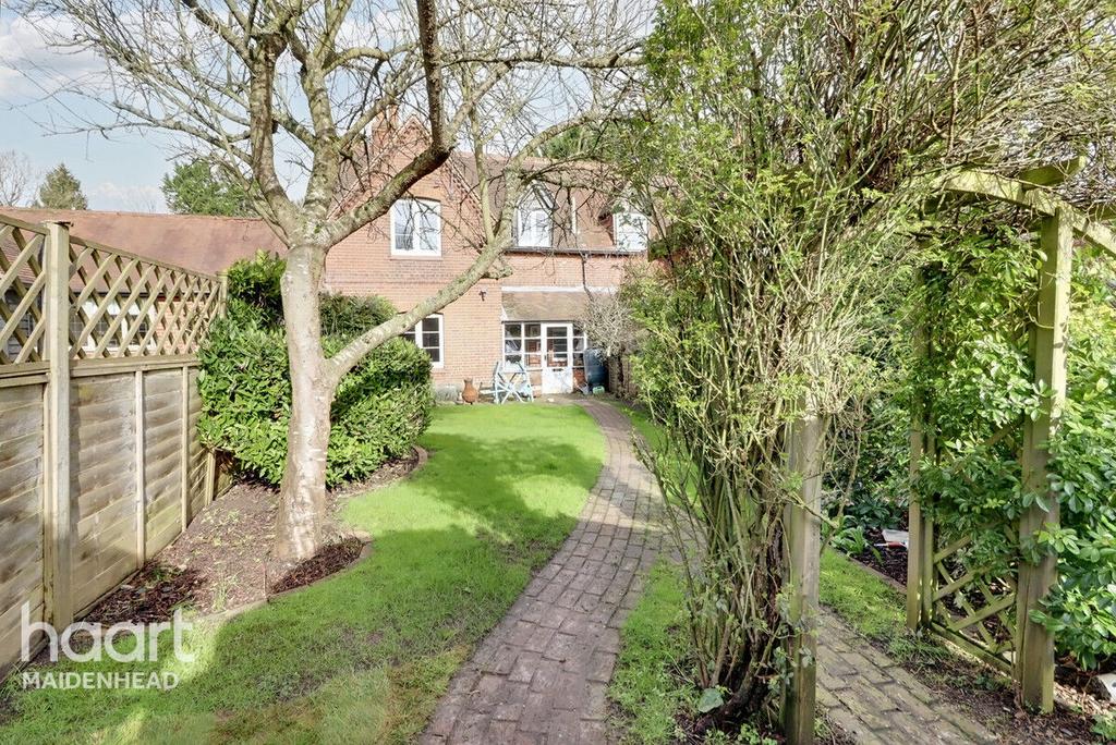 Bath Road, Maidenhead 2 bed cottage for sale £550,000