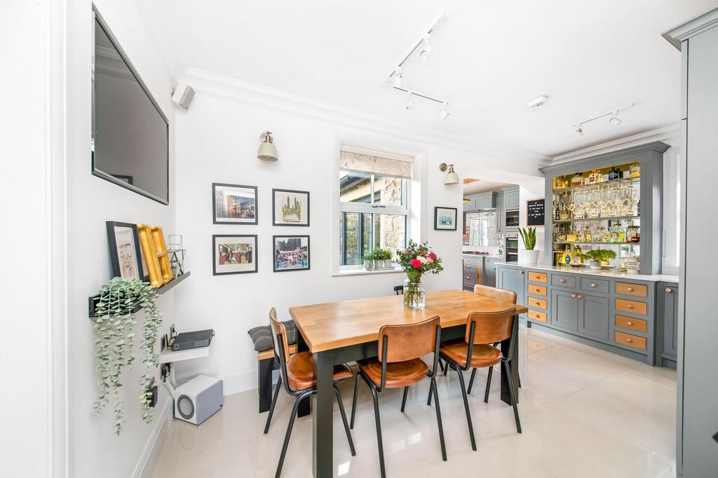 Open plan dining kitchen cont.