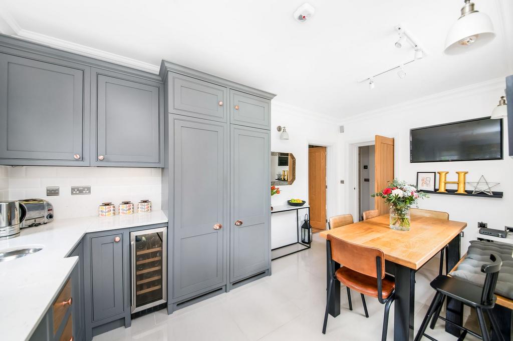 Open plan dining kitchen cont.