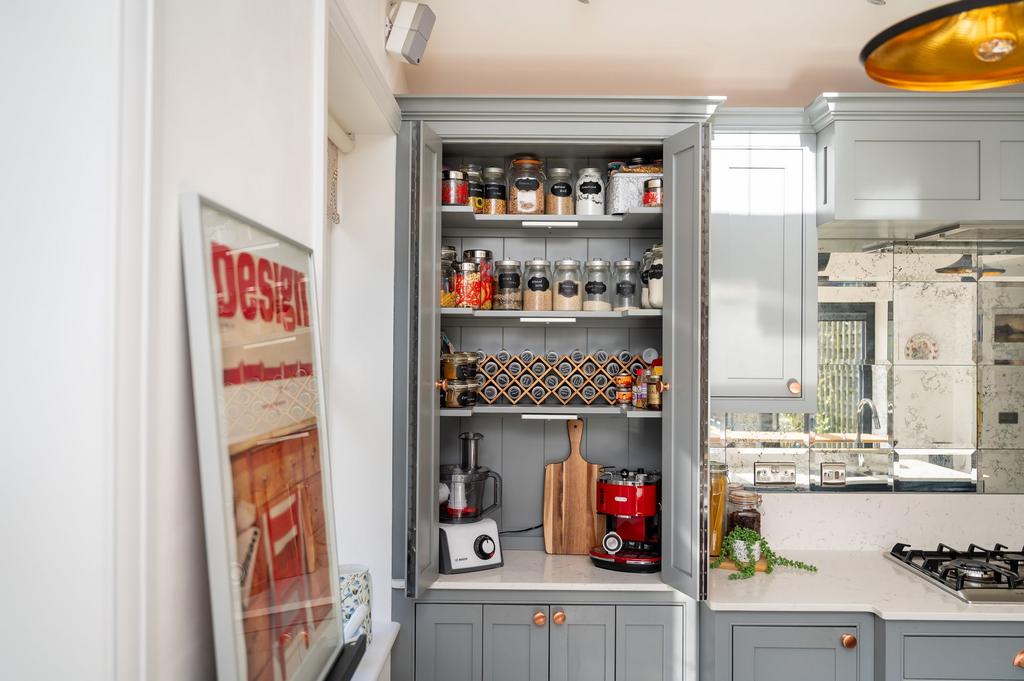 Open plan dining kitchen cont.