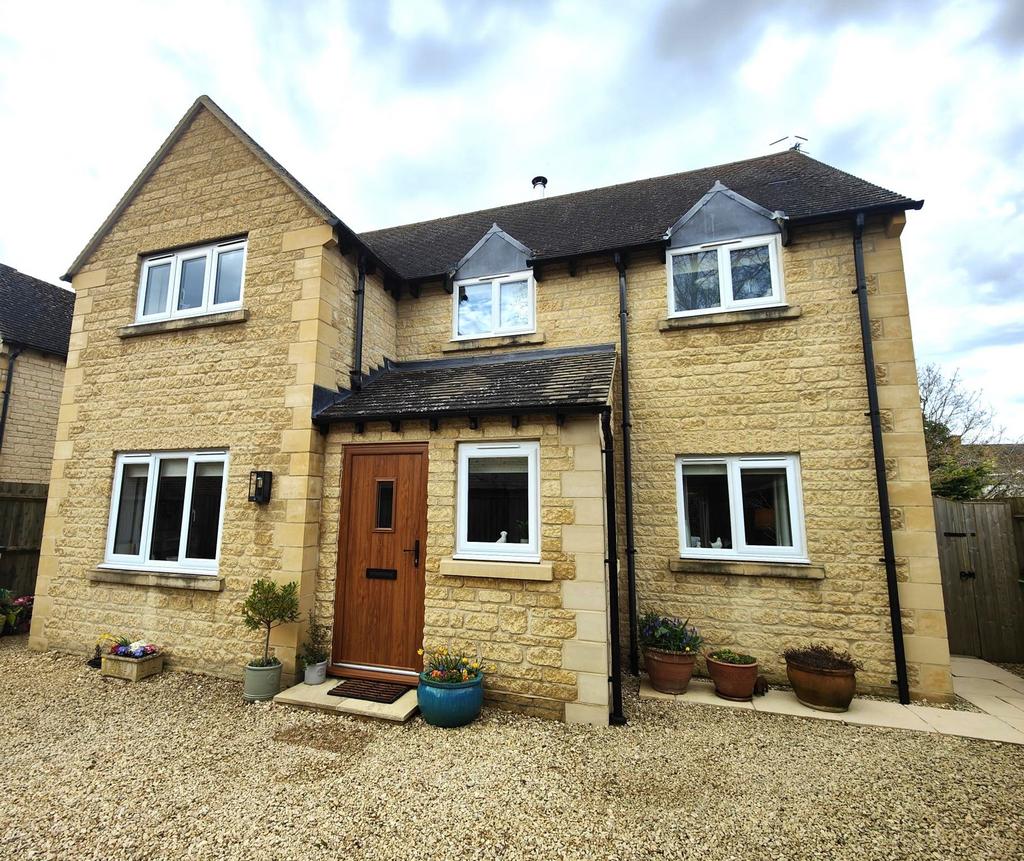 Appletree House, Hospital Road, MoretoninMarsh GL56 0BP 3 bed