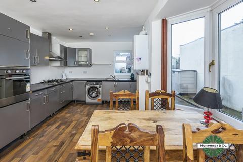 4 bedroom semi-detached house to rent - Melville Road, Walthamstow