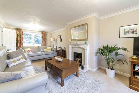 10 Sykes Close, Greenfield, Oldham, OL3 7PT