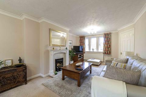 10 Sykes Close, Greenfield, Oldham, OL3 7PT