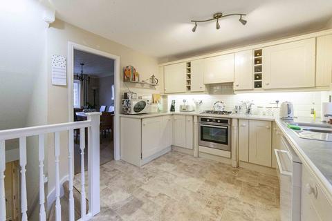 10 Sykes Close, Greenfield, Oldham, OL3 7PT