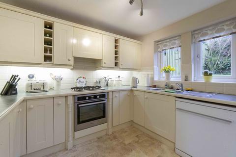 10 Sykes Close, Greenfield, Oldham, OL3 7PT
