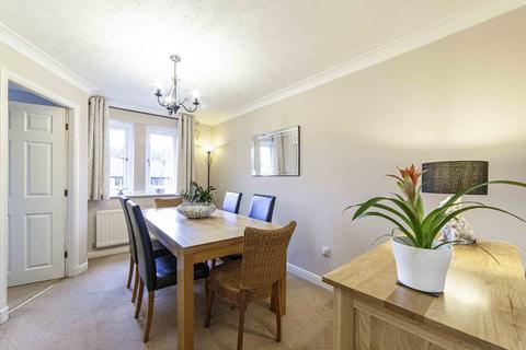 10 Sykes Close, Greenfield, Oldham, OL3 7PT