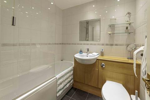 10 Sykes Close, Greenfield, Oldham, OL3 7PT