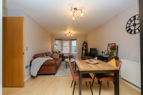 2 bedroom apartment for sale, Carisbrooke Road, Far Headingley, LS16