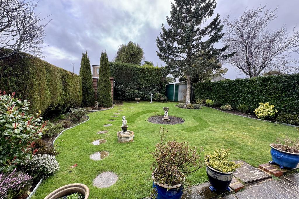 Stud Farm, Polegate, East Sussex, BN26 2 bed bungalow for sale £400,000