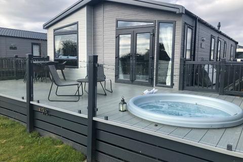 3 bedroom lodge for sale, Tattershall Lakes Country Park Lincolnshire