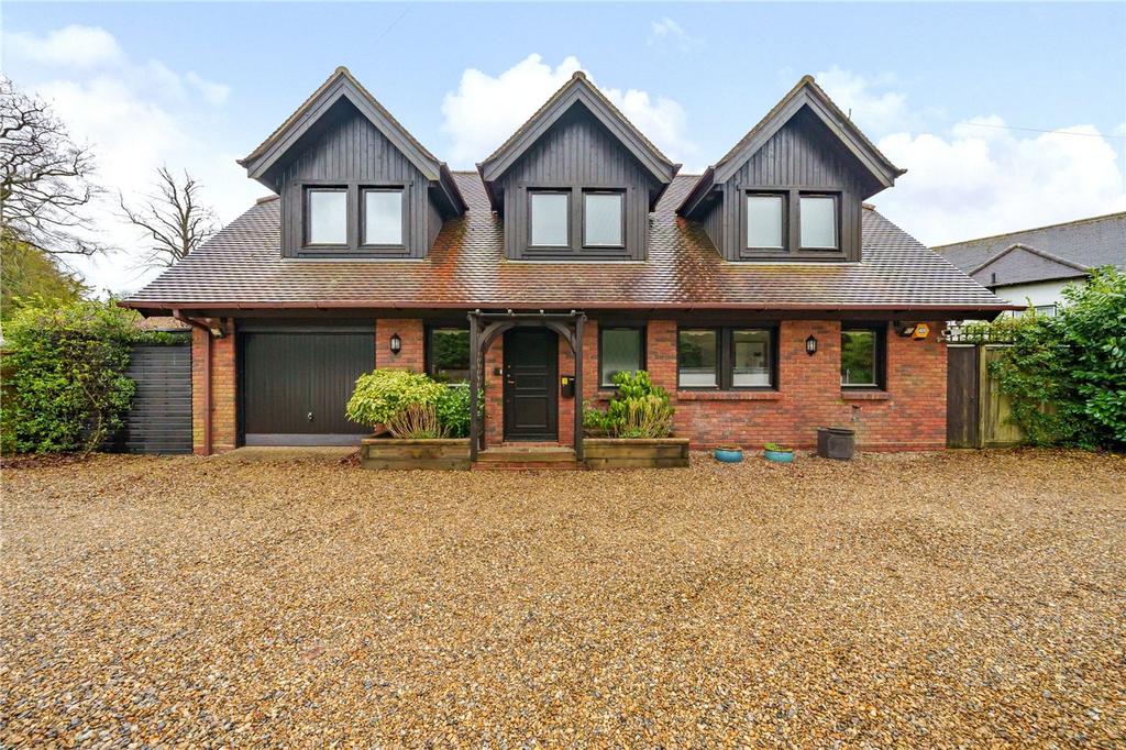 Caterham, Caterham CR3 4 bed detached house for sale £850,000