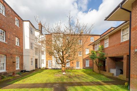 1 bedroom flat for sale, Headley Close, Alresford, SO24 9XE