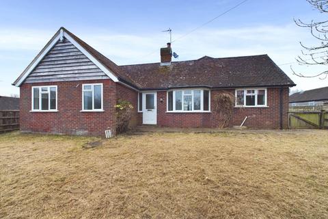 3 bedroom detached bungalow to rent - Tetsworth, Thame