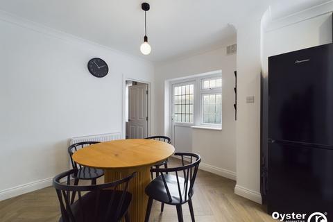 2 bedroom apartment to rent - Clements Road, London, E6