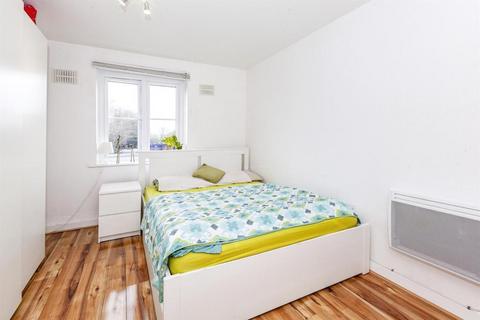 2 bedroom flat for sale, Bath Road, Slough, SL1