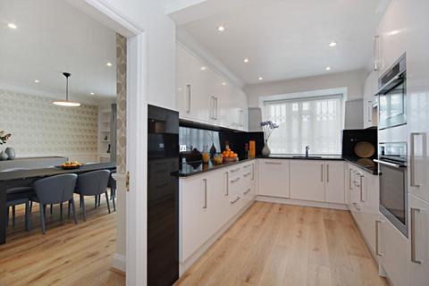 3 bedroom apartment to rent, Chesham Place, London, SW1X